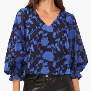 VINCE CAMUTO NWOT Long Sleeve V-Neck Smocked Cuff Floral Top - Size XS